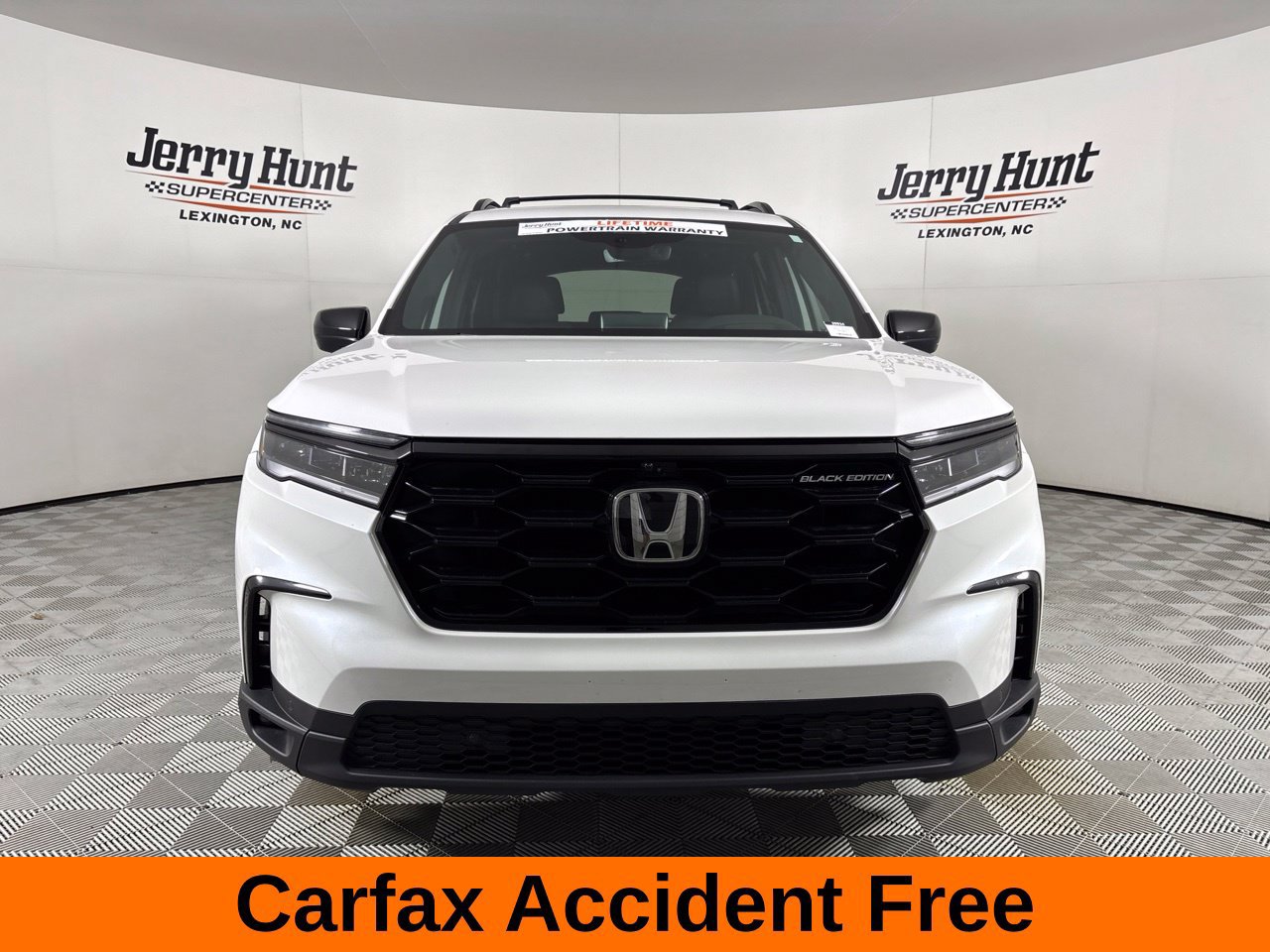Used 2025 Honda Pilot Black Edition image 3