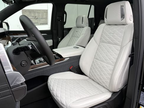 New 2026 Cadillac Escalade Platinum Sport w/ LPO, ONYX Package AWD/4WD image 12