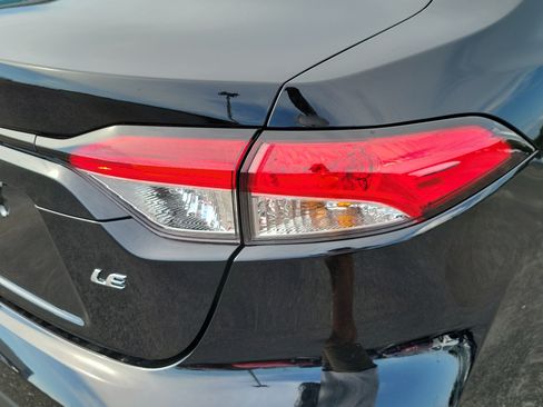 Used 2026 Toyota Corolla LE FWD image 11