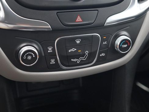 Used 2021 Chevrolet Equinox LS FWD image 16