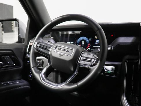 Used 2025 GMC Yukon XL Denali AWD/4WD image 28
