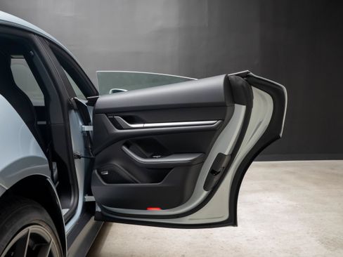 New 2026 Porsche Taycan 4S AWD/4WD image 34