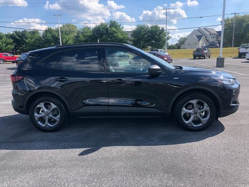 Used 2025 Ford Escape ST-Line w/ Cold Weather Package AWD/4WD image 6