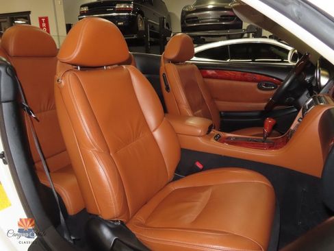 Used 2004 Lexus SC 430 Convertible image 5