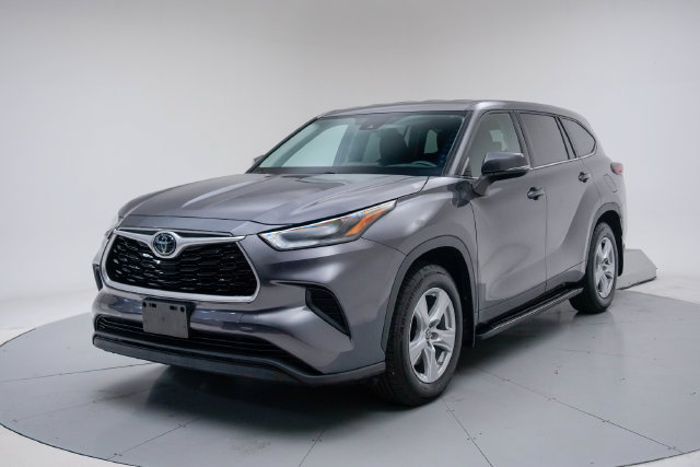 Used 2021 Toyota Highlander L AWD/4WD image 3