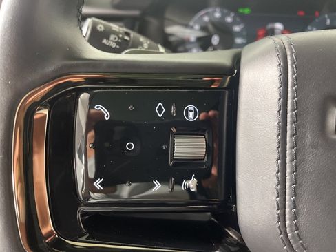 Used 2025 Land Rover Range Rover Velar Dynamic SE image 20