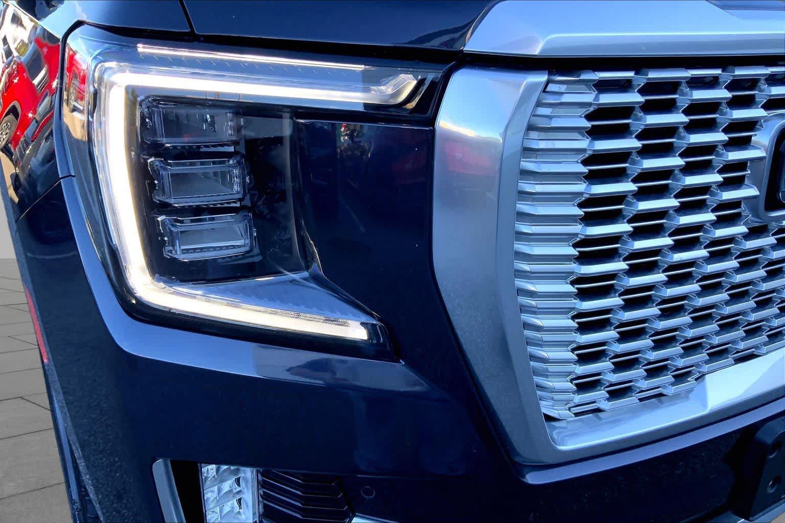 Used 2023 GMC Yukon XL Denali AWD/4WD image 27