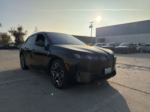 Used 2026 BMW iX xDrive45 w/ Premium Package image 7