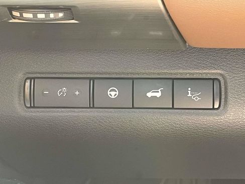 Used 2024 Nissan Pathfinder Platinum FWD image 28