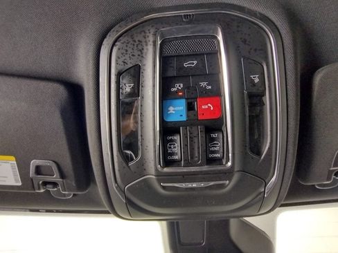 Used 2023 Jeep Grand Cherokee Altitude AWD/4WD image 33