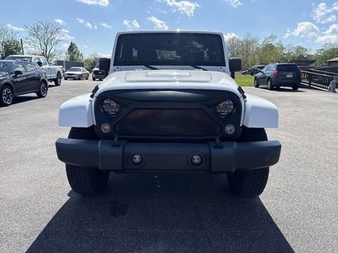 Used 2014 Jeep Wrangler Unlimited Sahara AWD/4WD image 11