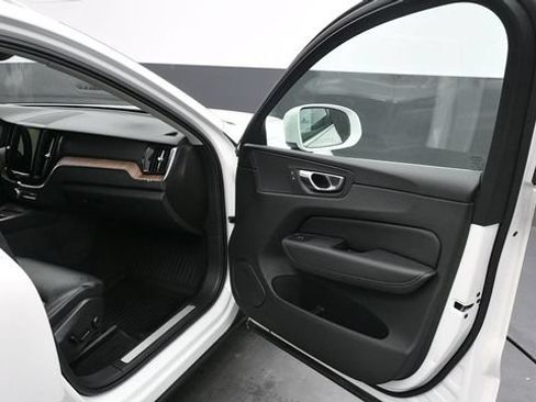 Used 2021 Volvo XC60 T6 Momentum AWD/4WD image 13