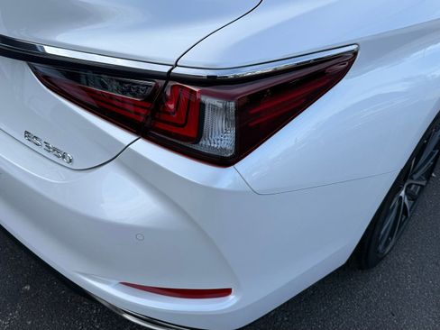 Used 2024 Lexus ES 350 w/ Premium Package image 27