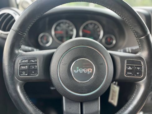 Used 2012 Jeep Wrangler Unlimited Sahara w/ Dual Top Group AWD/4WD image 19