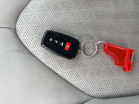 Used 2022 Toyota Camry XSE image 29