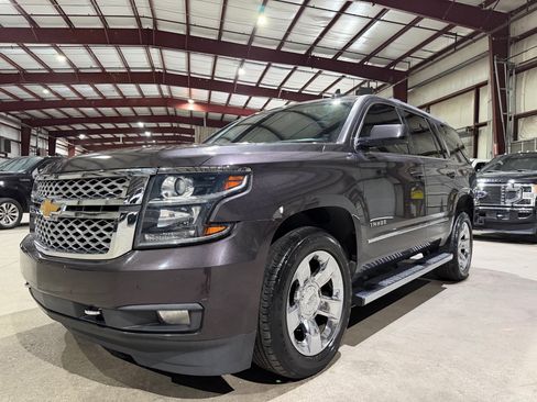 Used 2018 Chevrolet Tahoe LT w/ LT Signature Package RWD image 9