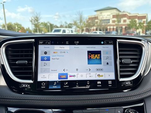 New 2026 Chrysler Pacifica Pinnacle image 23