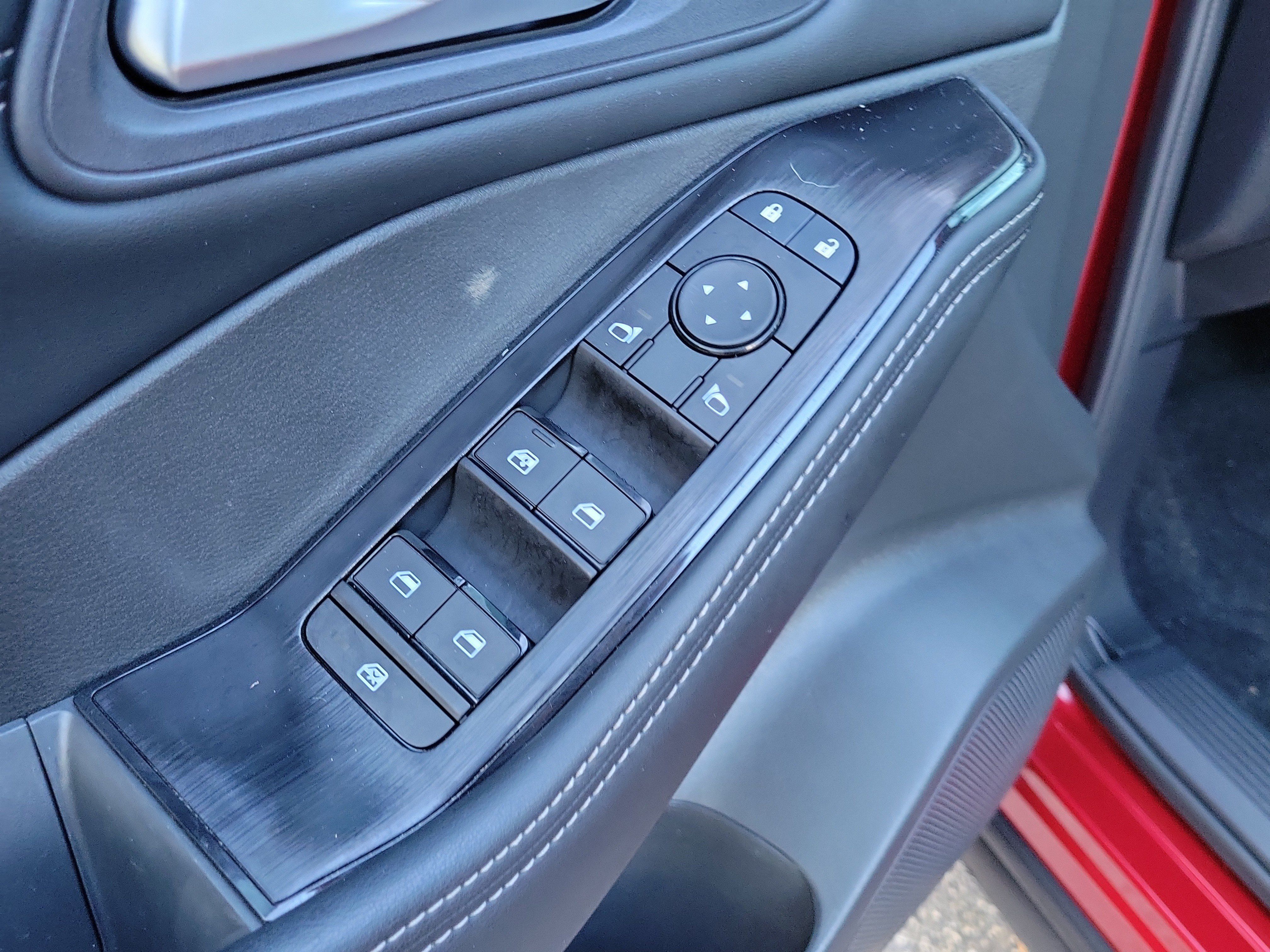 Certified 2025 Nissan Rogue SV w/ SV Premium Package FWD image 17