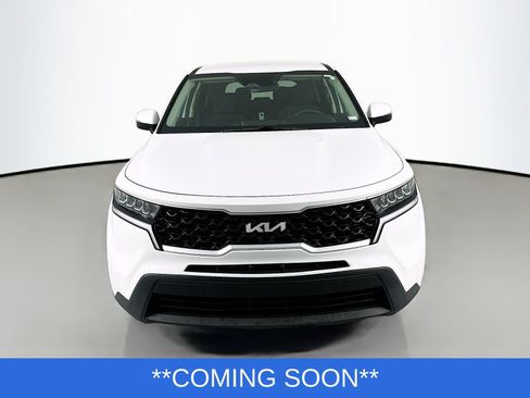 Used 2023 Kia Sorento LX image 2