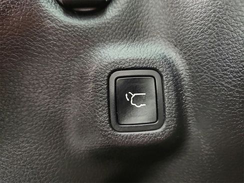 Used 2018 Jeep Compass Limited w/ Navigation Group image 30