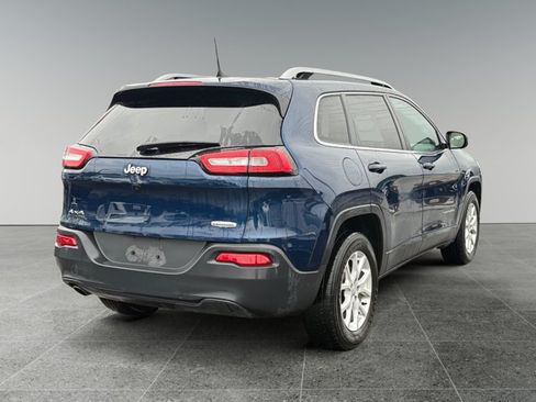 Used 2018 Jeep Cherokee Latitude Plus w/ Cold Weather Group AWD/4WD image 6