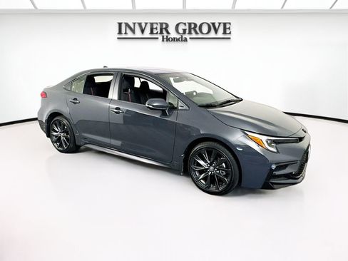 Used 2025 Toyota Corolla SE w/ SE Premium Package image 3