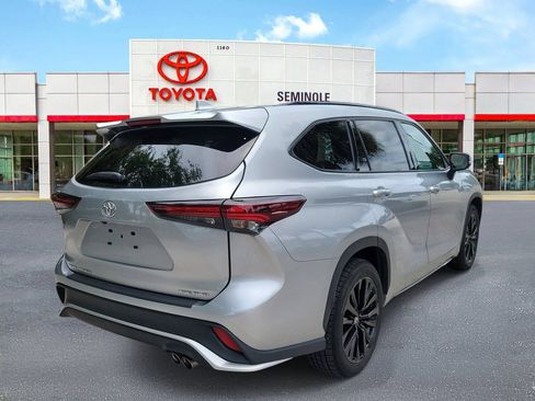 Used 2025 Toyota Highlander XSE AWD/4WD image 3