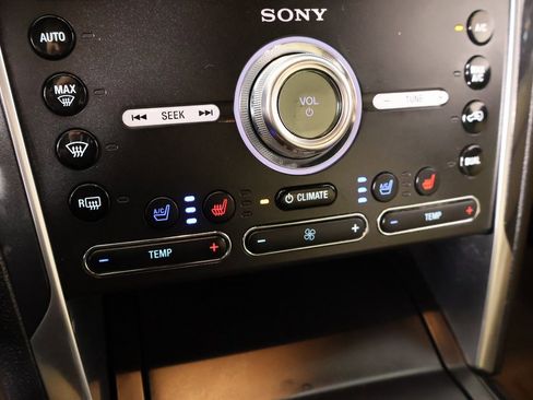 Used 2017 Ford Explorer Limited w/ Equipment Group 301A image 8