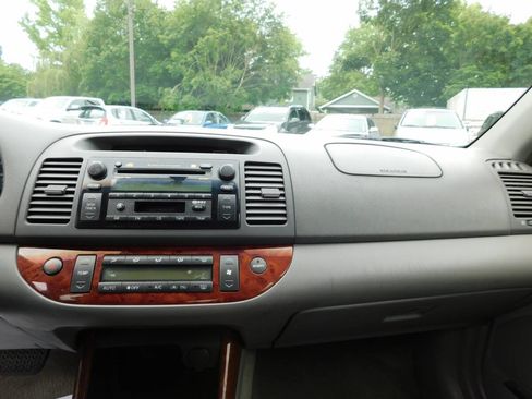 Used 2004 Toyota Camry XLE image 7