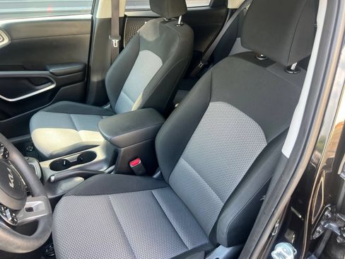 Used 2025 Kia Soul LX w/ LX Technology Package FWD image 22
