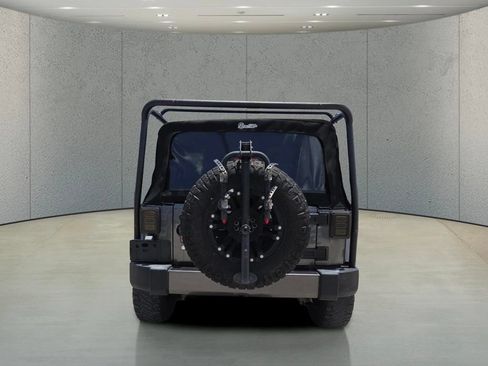 Used 2017 Jeep Wrangler Unlimited Sahara w/ Connectivity Group AWD/4WD image 6