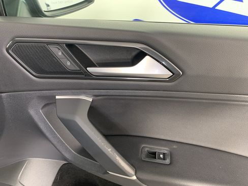 Used 2018 Volkswagen Tiguan SE w/ Panoramic Sunroof Package FWD image 39