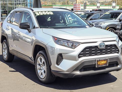 Used 2022 Toyota RAV4 LE AWD/4WD image 17
