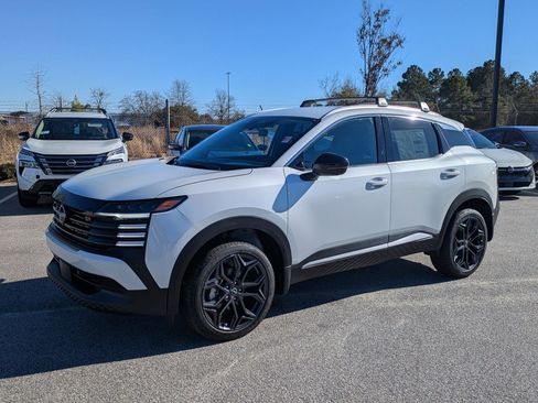 New 2026 Nissan Kicks SR FWD image 8