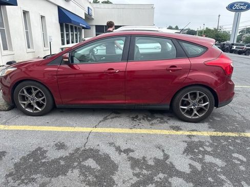 Used 2014 Ford Focus SE w/ Equipment Group 201A FWD image 1