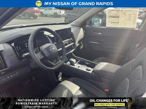 New 2026 Nissan Pathfinder Platinum w/ Cargo Package AWD/4WD image 11