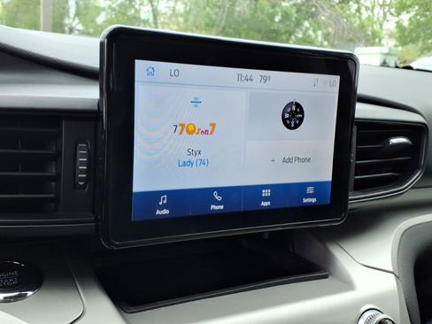 Used 2022 Ford Explorer XLT image 12