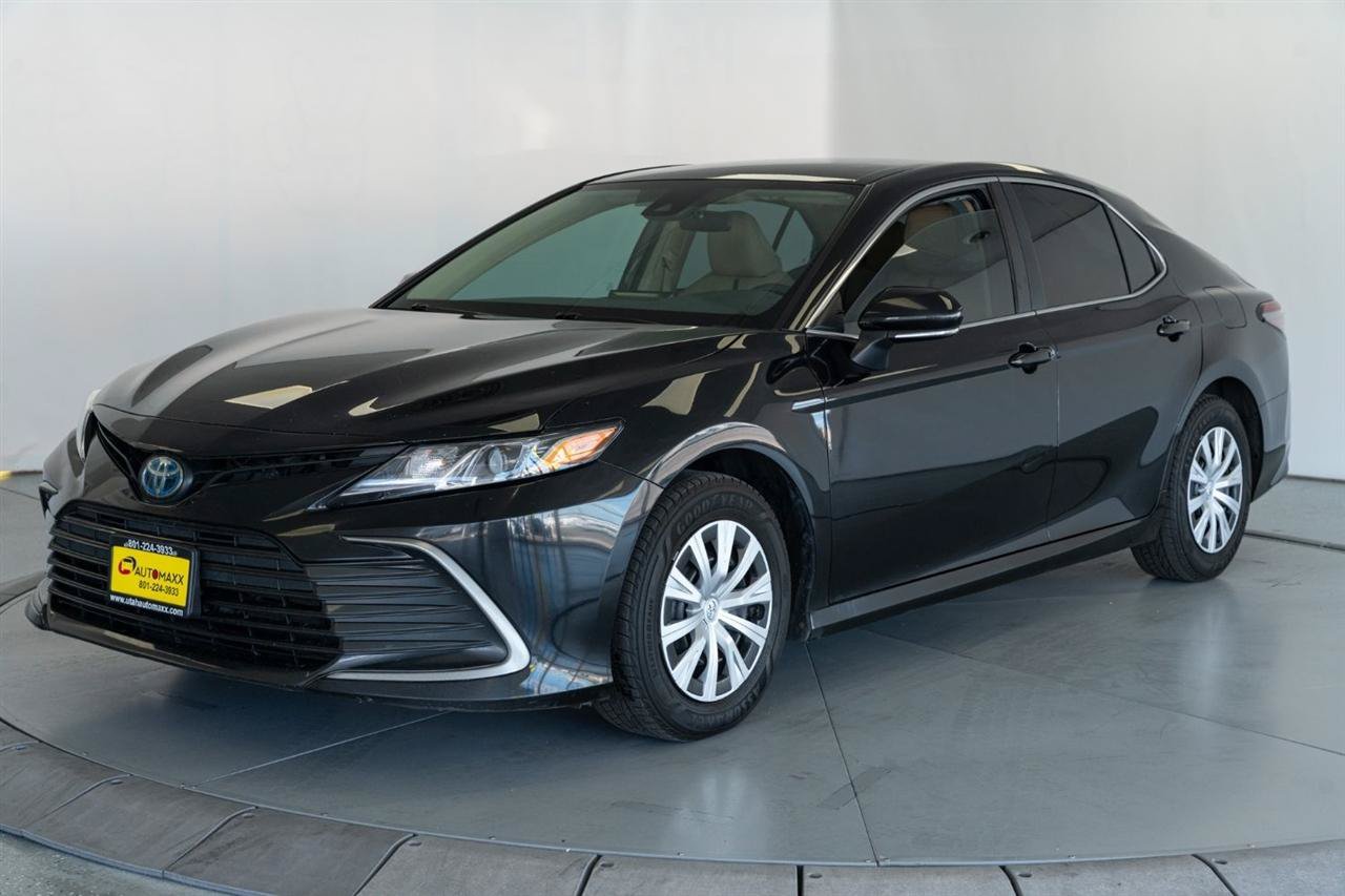 Used 2023 Toyota Camry LE FWD image 3