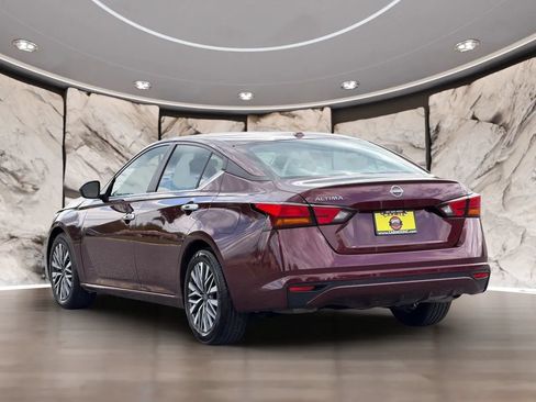 Used 2025 Nissan Altima 2.5 SV FWD image 8