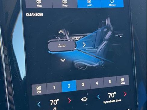 Used 2025 Volvo V60 B5 Cross Country Plus image 34