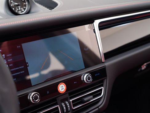 Certified 2026 Porsche Macan AWD/4WD image 25