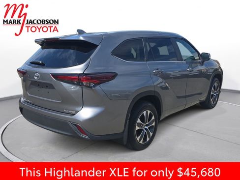 Used 2025 Toyota Highlander XLE AWD/4WD image 9