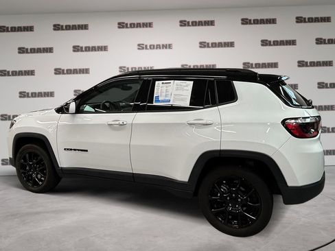 Used 2022 Jeep Compass Altitude w/ Convenience Group image 2