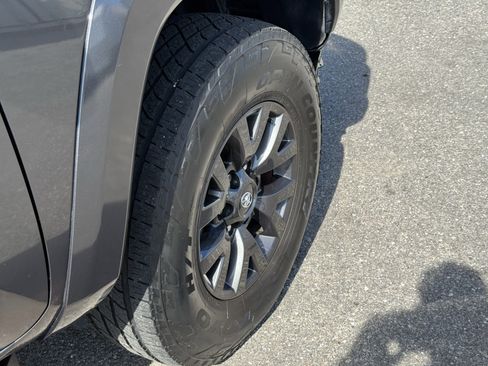 Used 2020 Toyota Tacoma SR5 image 12