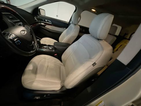 Used 2018 Ford Explorer Platinum image 11
