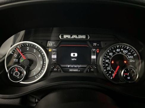Used 2024 RAM 1500 Laramie AWD/4WD image 12