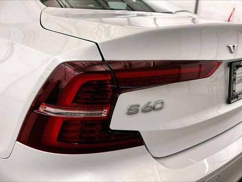 Used 2020 Volvo S60 T6 Momentum AWD/4WD image 28