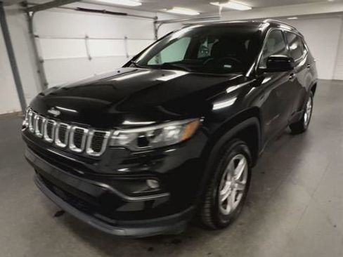 Used 2024 Jeep Compass Latitude AWD/4WD image 4