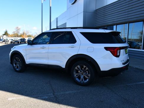 Used 2026 Ford Explorer Active w/ Active Comfort Package AWD/4WD image 3