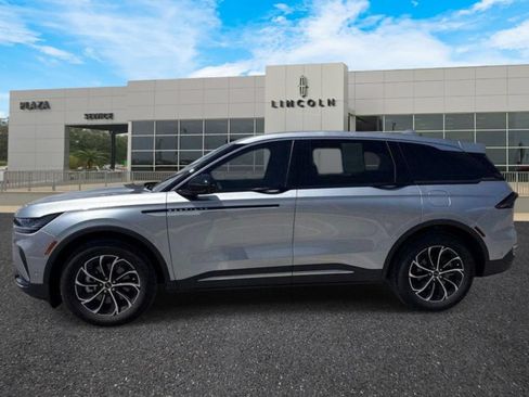 Certified 2024 Lincoln Nautilus Premier AWD/4WD image 10